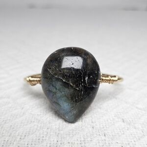 Radiant Moonflash: Hand-Crafted Labradorite Teardrop Bracelet